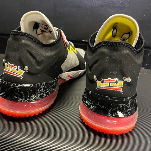 NIKE
LeBron 18 Low 'Sylvester vs Tweety Space Jam' Athletic Sneakers - Picture 6 of 16